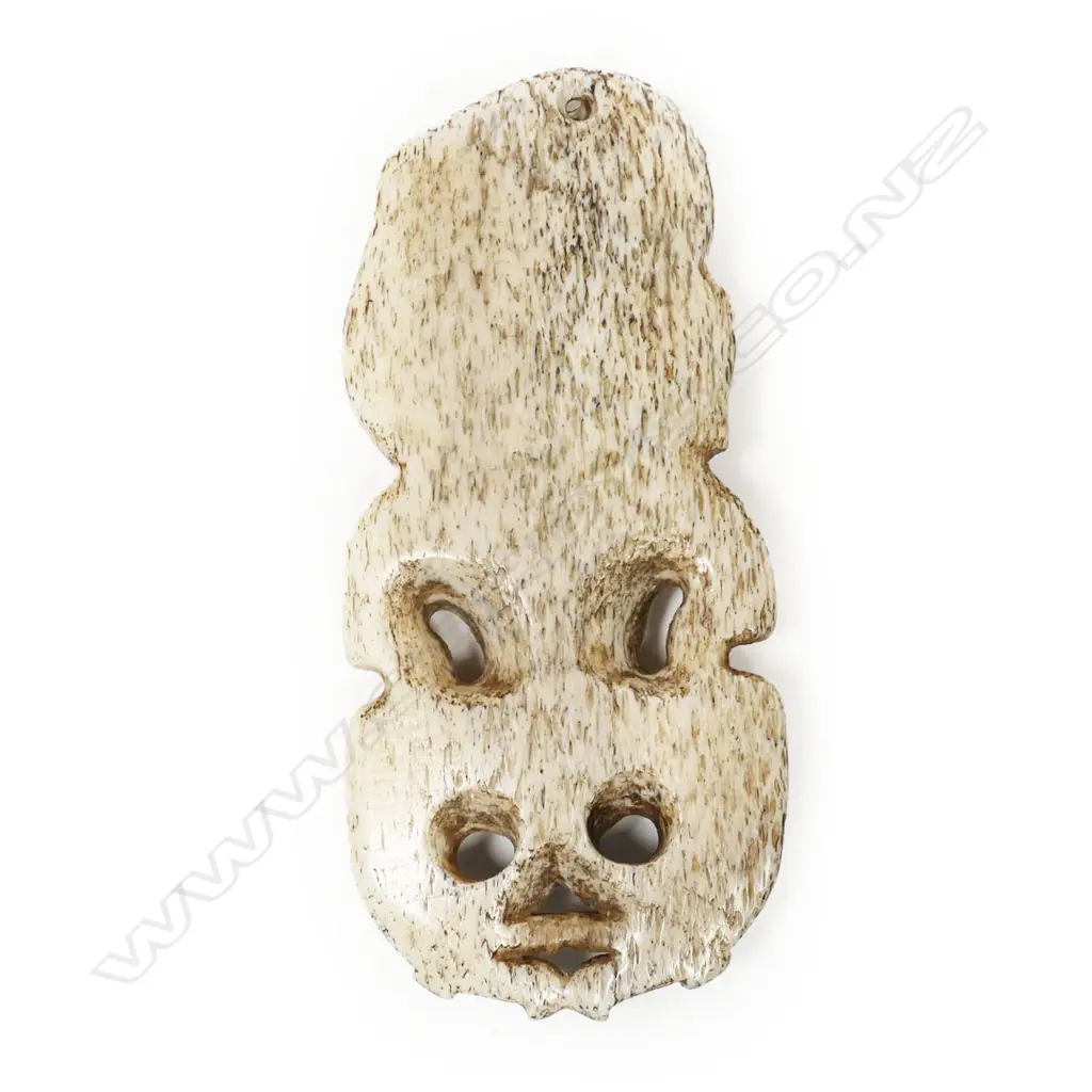 A Māori carved whalebone hei tiki, Image 1++